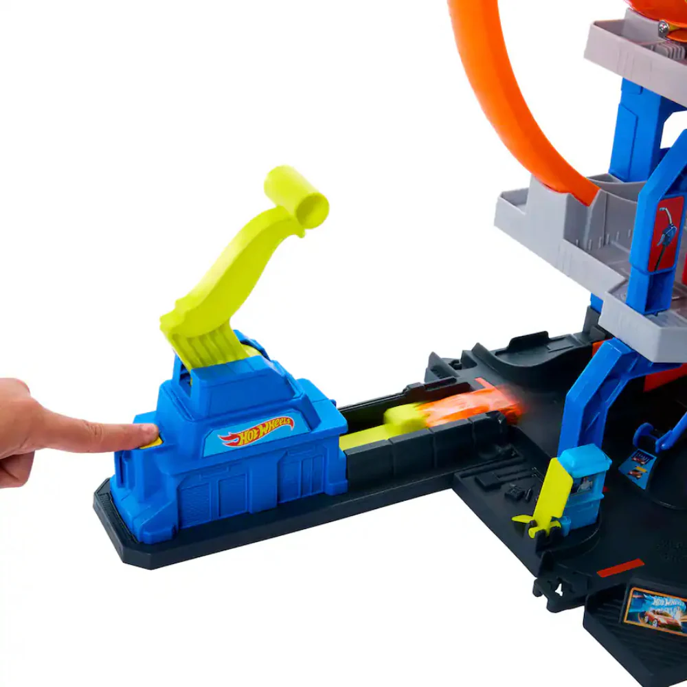 Mattel Hot Wheels Mega Loop Garage Playset with 1 Toy Car and 1 Helicopter - Image 3
