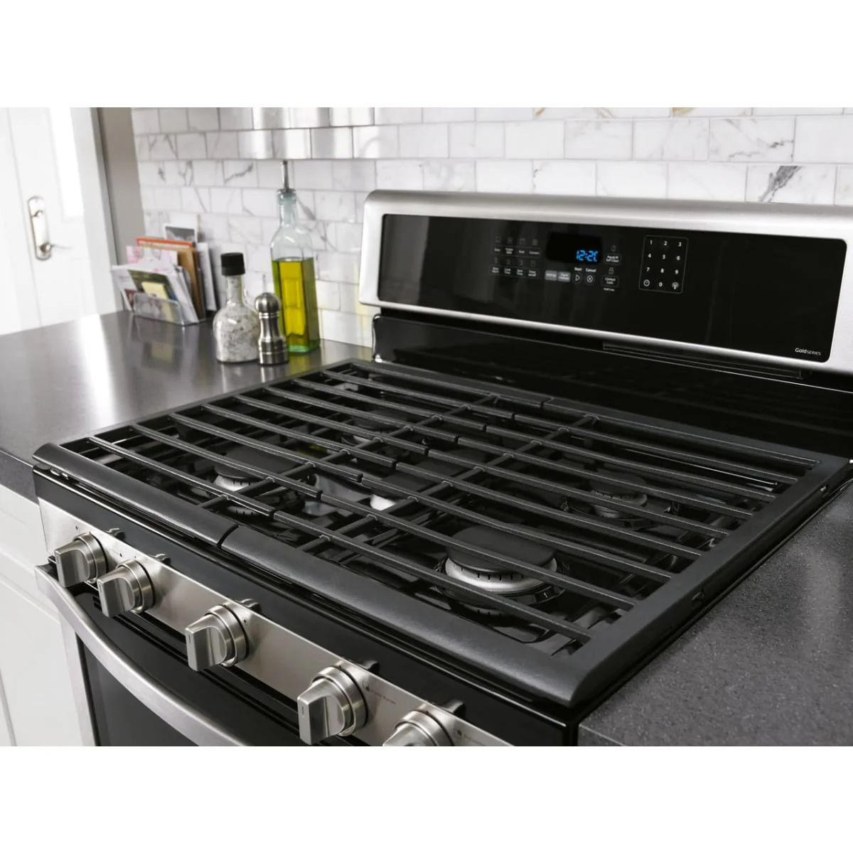 Whirlpool WGG745S0FS 6 cu. ft. Self-Cleaning Freestanding Double Oven Gas Convection Range - Silver - Image 6
