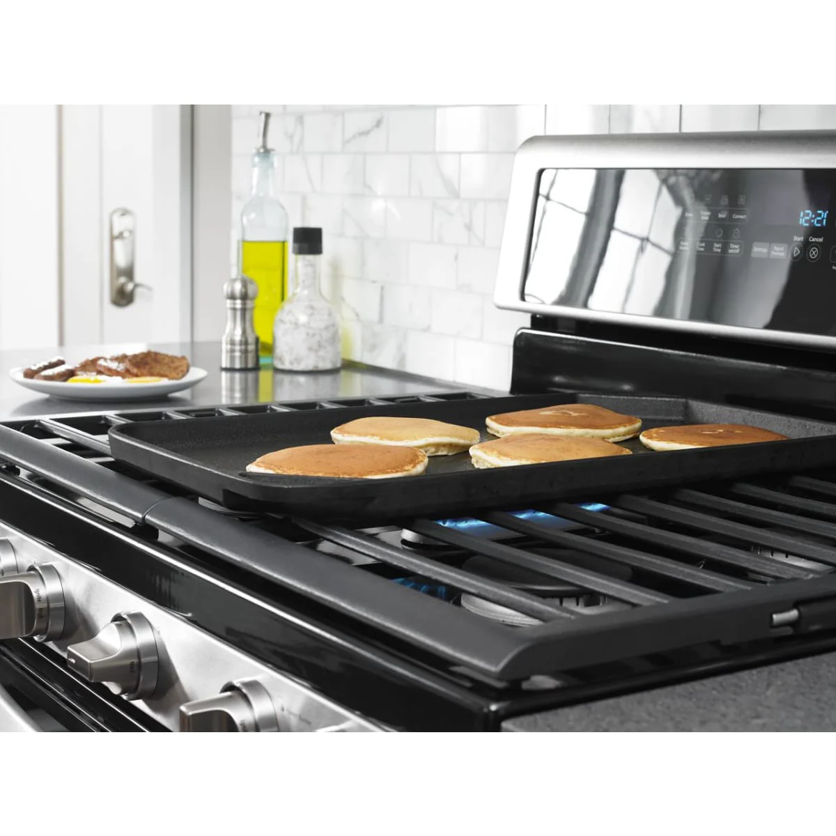 Whirlpool WGG745S0FS 6 cu. ft. Self-Cleaning Freestanding Double Oven Gas Convection Range - Silver - Image 7
