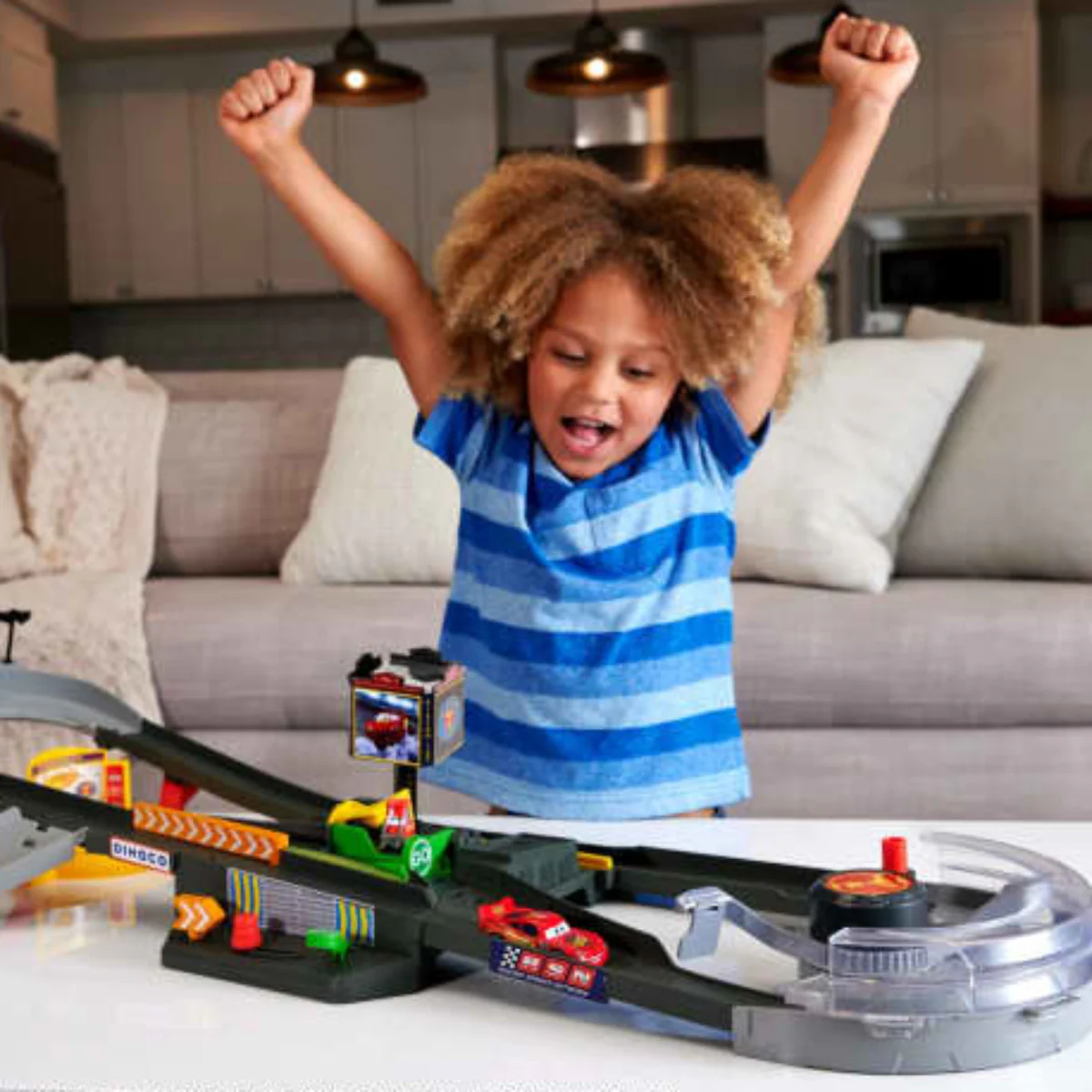 Disney Pixar Cars Piston Cup Action Speedway Playset - Image 6