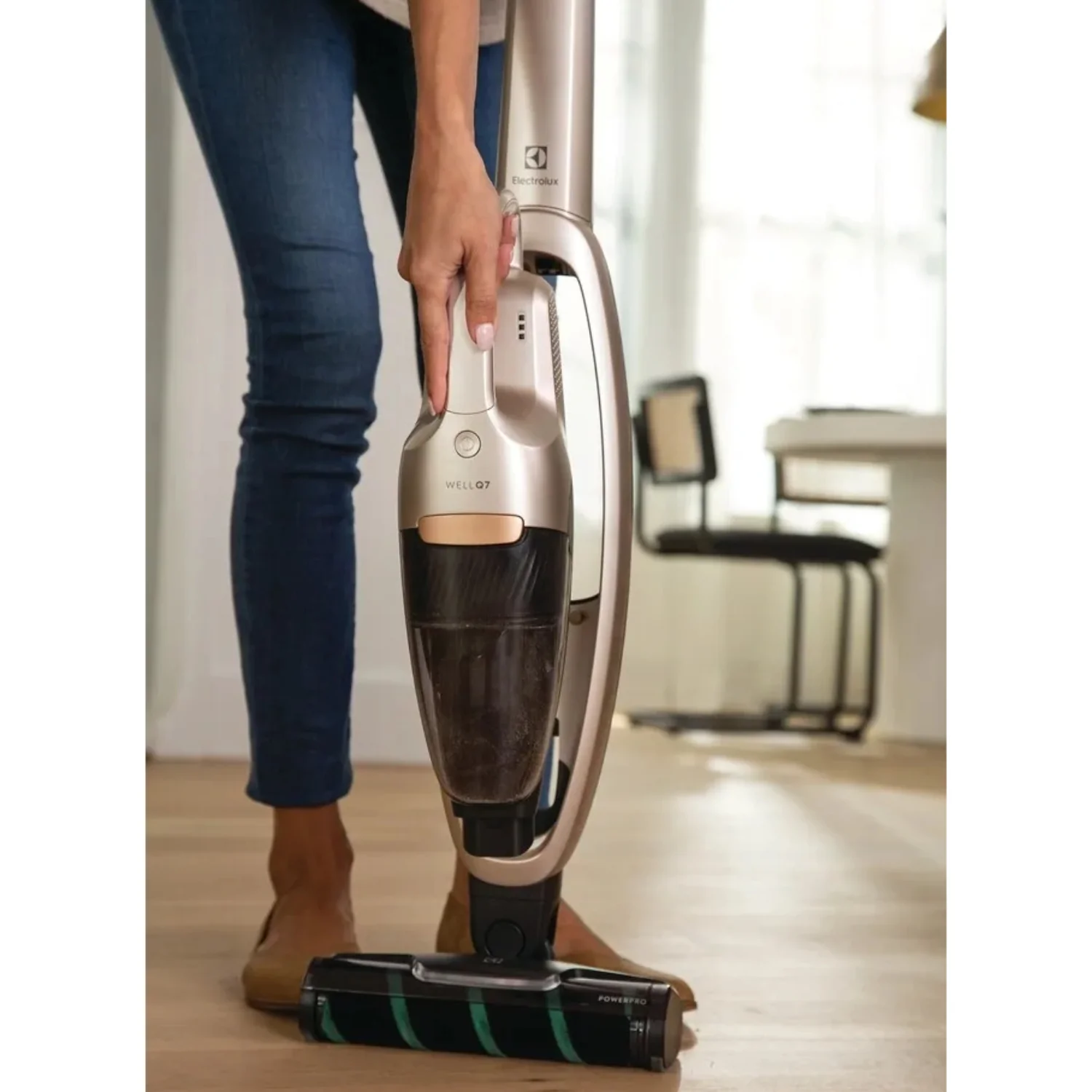 Electrolux EHVS35H2AQ WellQ7 Hard Floor Cordless 2-in-1 Stick Vacuum - Soft Sand - Image 6