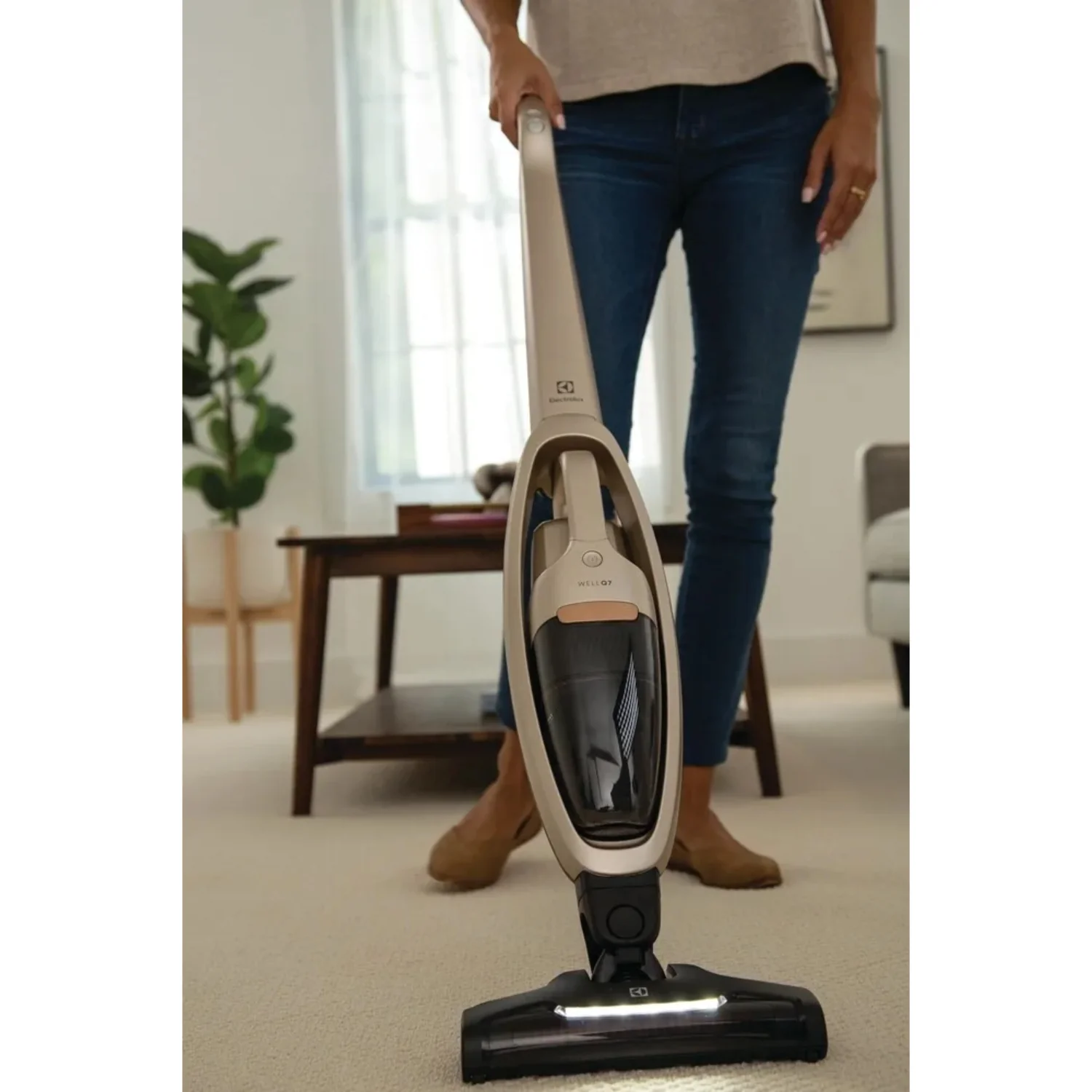 Electrolux EHVS35H2AQ WellQ7 Hard Floor Cordless 2-in-1 Stick Vacuum - Soft Sand - Image 9