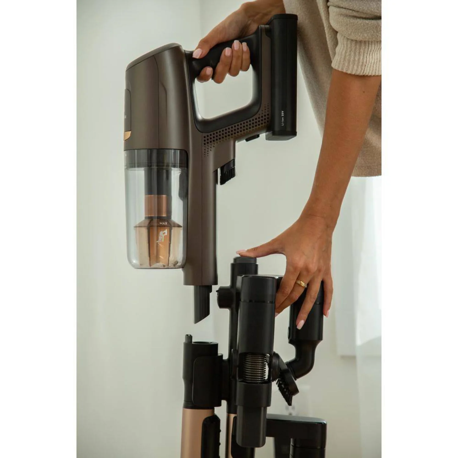 Electrolux EHVS85W3AM Ultimate800 Complete Home Cordless Stick Vacuum - Mahogany Bronze - Image 13