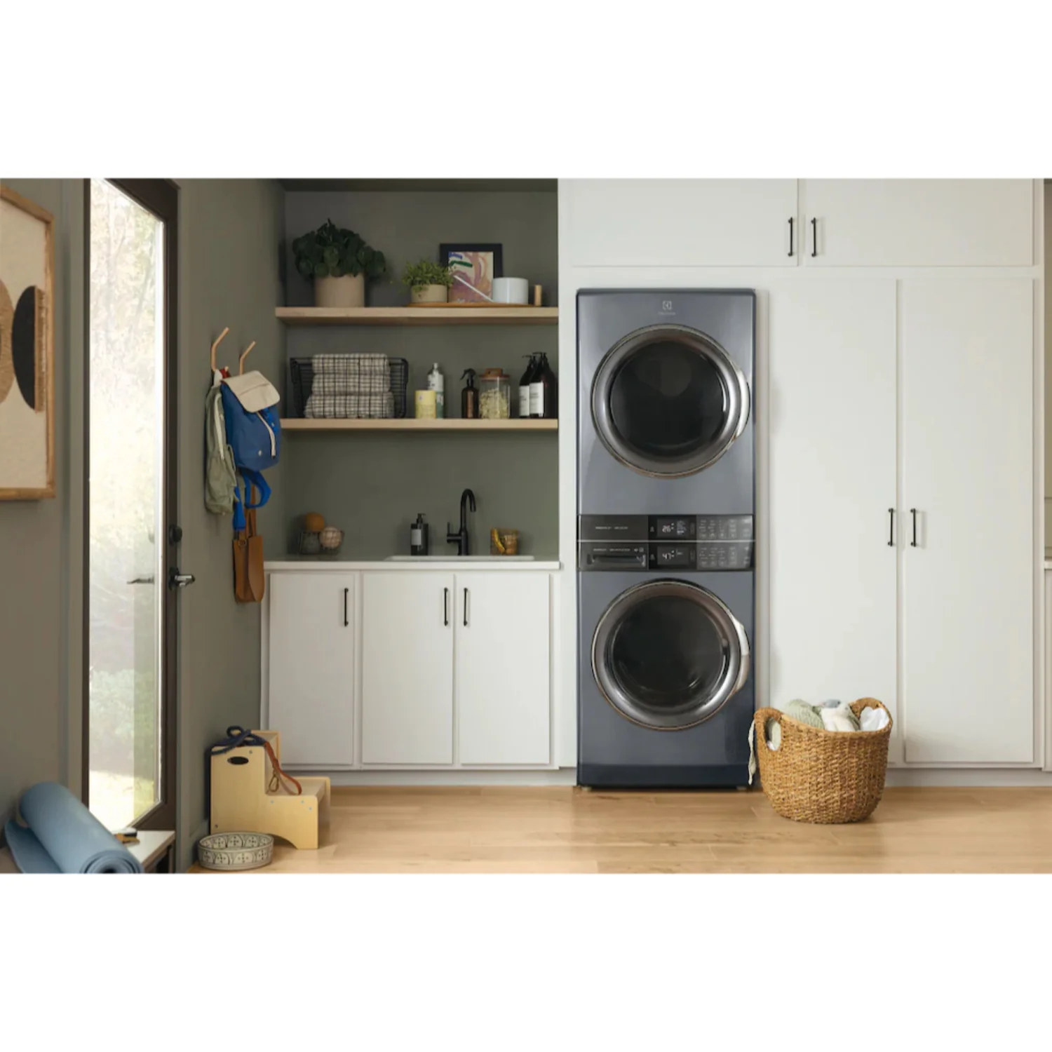 Electrolux ELTG7600 Stacked Laundry Center with 4.5 cu. ft. Front Load Washer and 8 cu. ft. Gas Dryer - Image 9