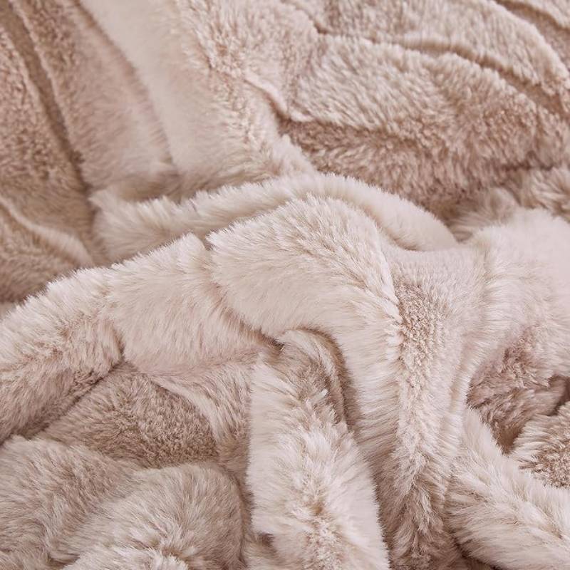 Esca Ansa Luxury Comforter Set (4-Piece) - Image 4