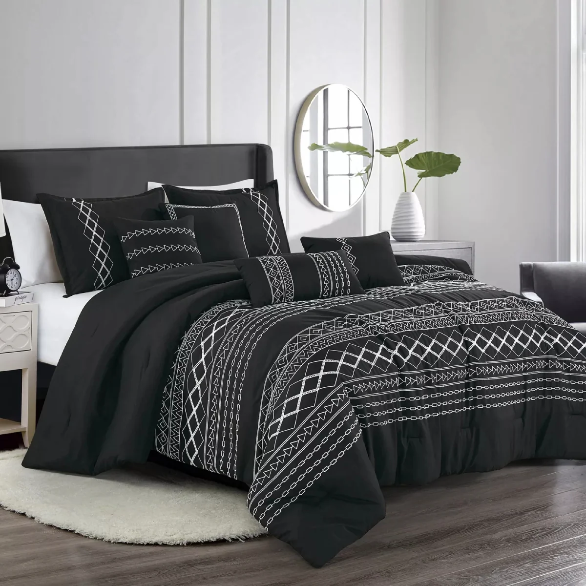 Esca Yihana Luxury King Size Comforter Set (7-Pieces) - Black/White - Image 5