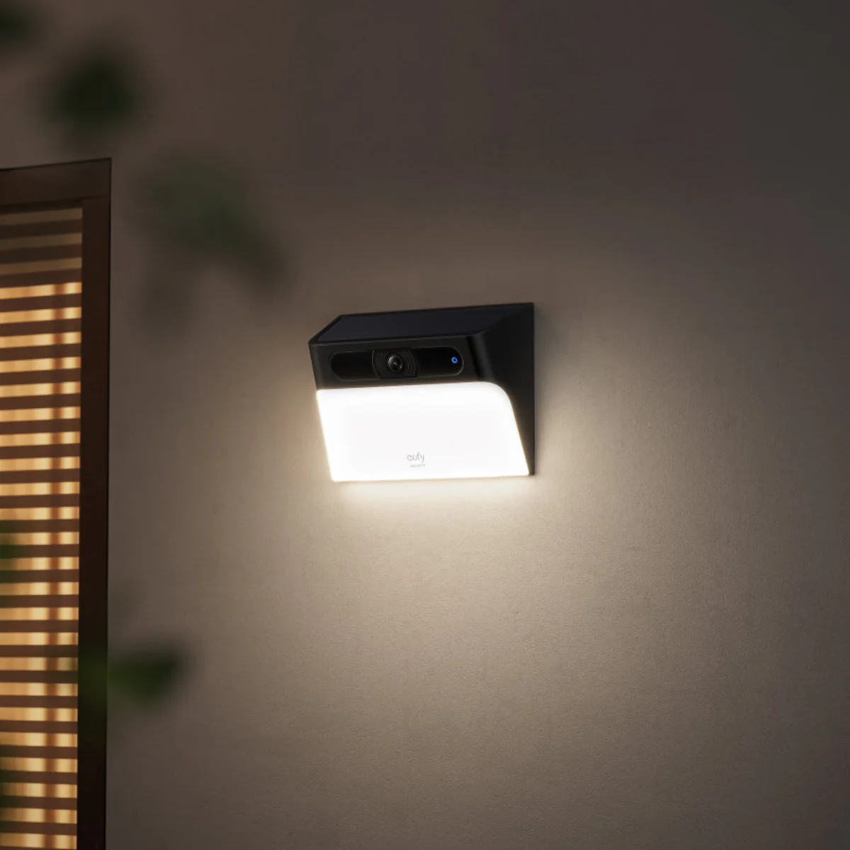 eufy S120 2K Solar Wall Light Cam with Night Vision - Black/White - Image 4