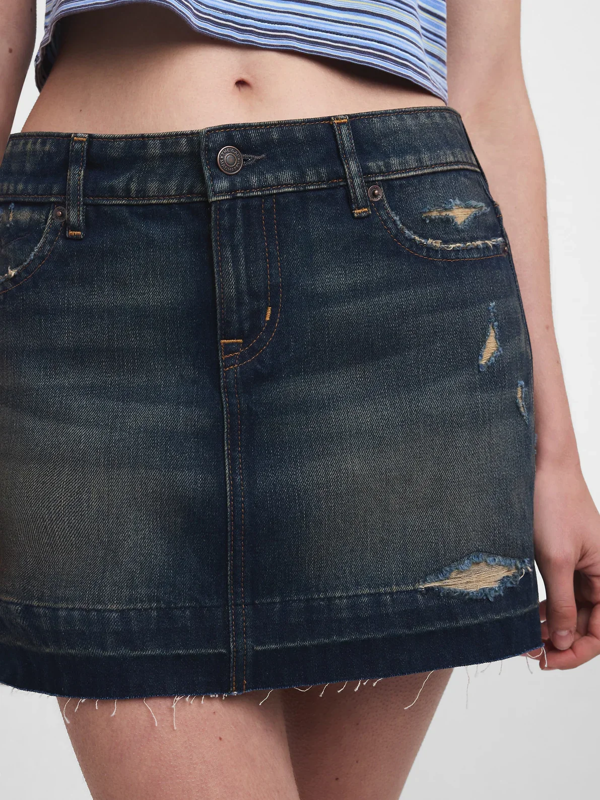 Gap MadHappy Distressed Denim Skirt – Edgy Style with Flattering Fit - Image 4