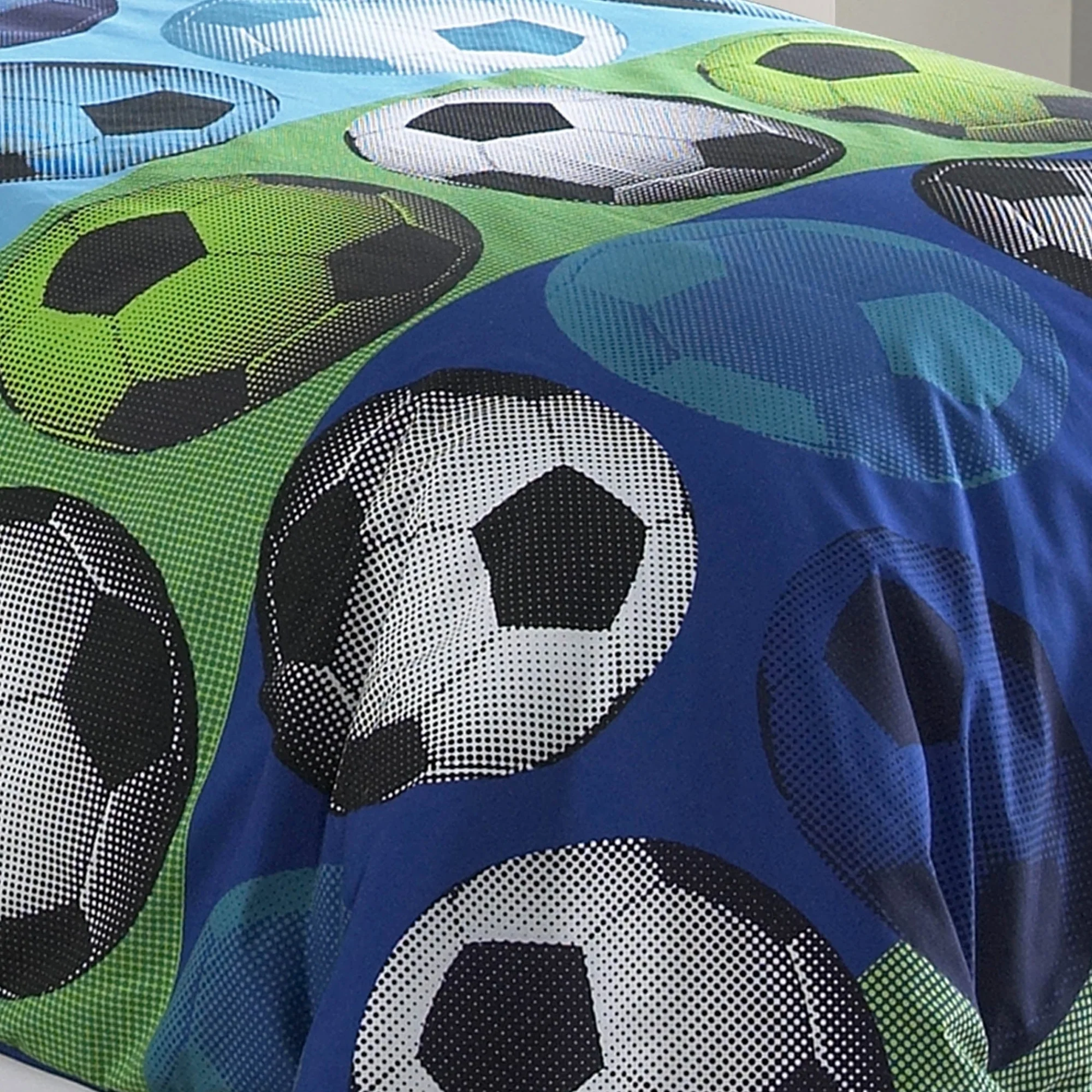 Hallmart Collectibles Soccer League 4-Piece Full Comforter Set - Image 4