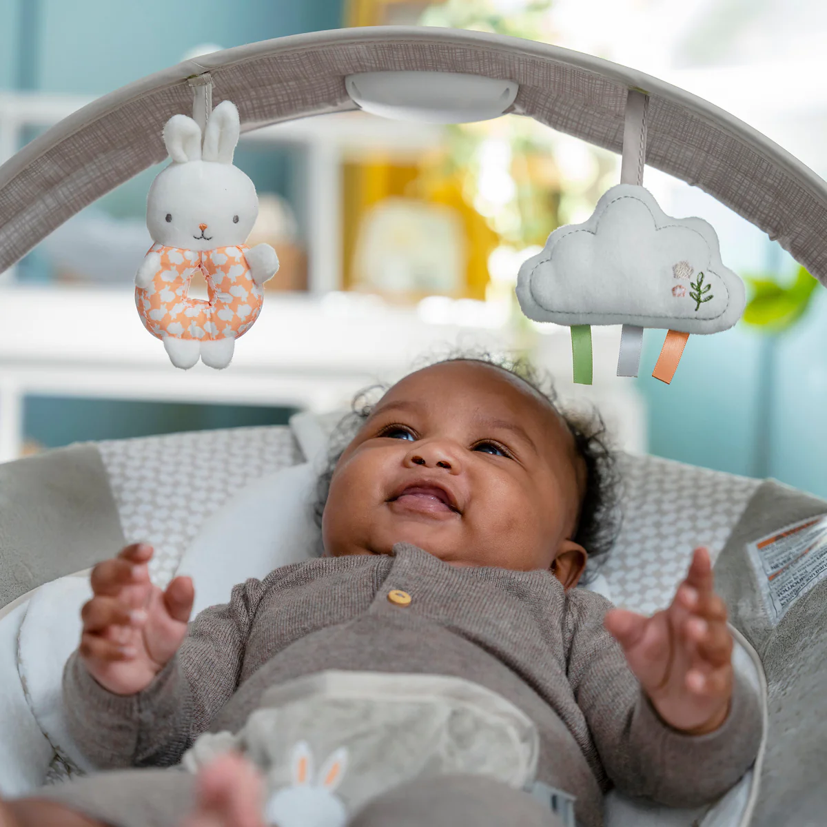 Ingenuity InLighten Twinkle Tails Baby Bouncer Seat with Light Up Toy Bar - Gray - Image 6