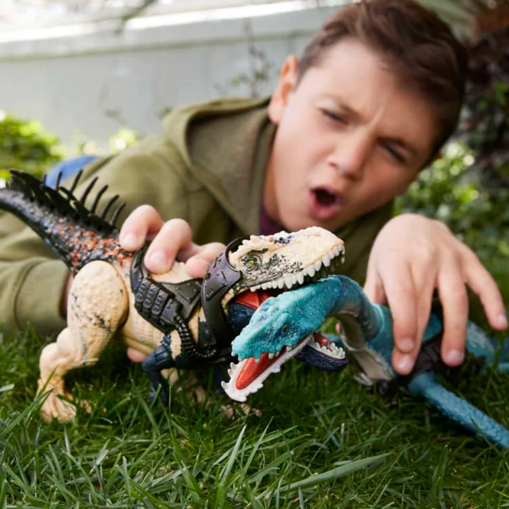 Jurassic World Gigantic Tracker Dinosaur Action Figure Toy - Assortment - Image 6