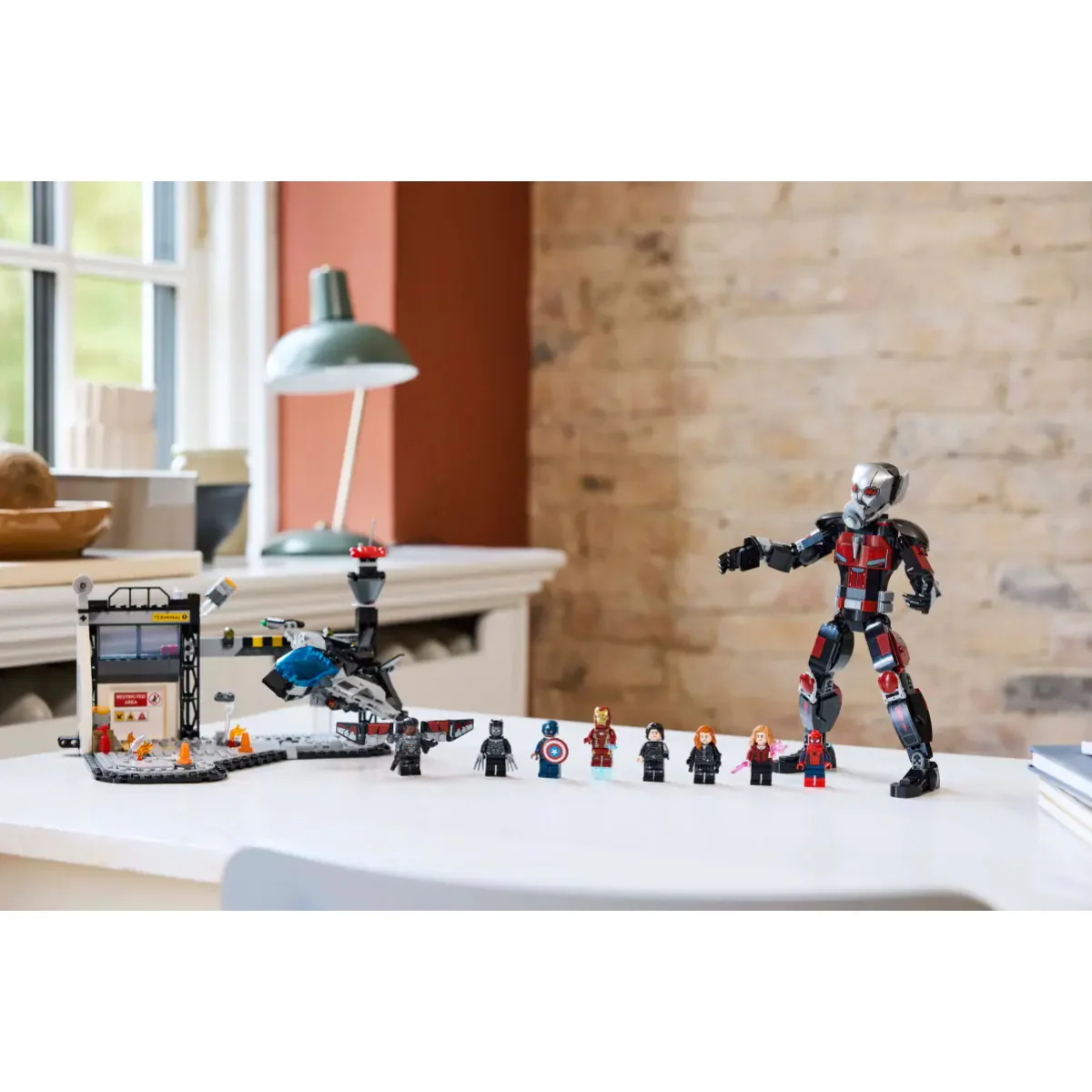LEGO Marvel Captain America Civil War Action Battle Building Toy Set (736-Pieces) - Image 11