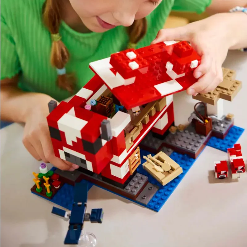 LEGO Minecraft The Mooshroom House Building Toy Set (500-Pieces) - Image 9