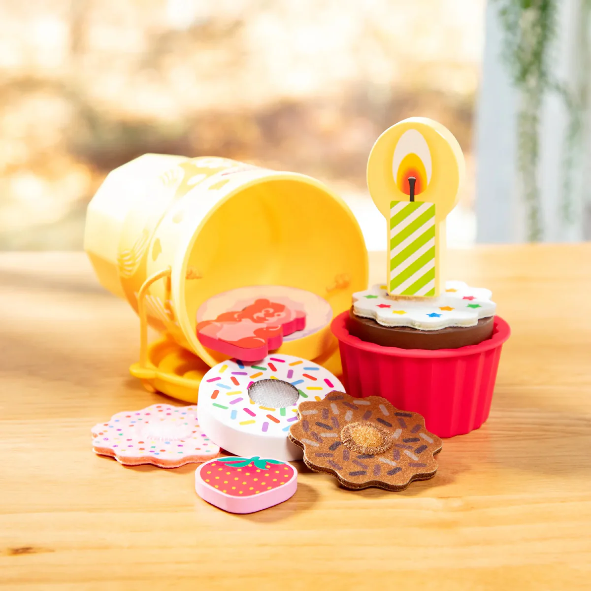 Melissa and Doug Play to Go Cake & Cookies Play Set (12 Piece) - Image 4