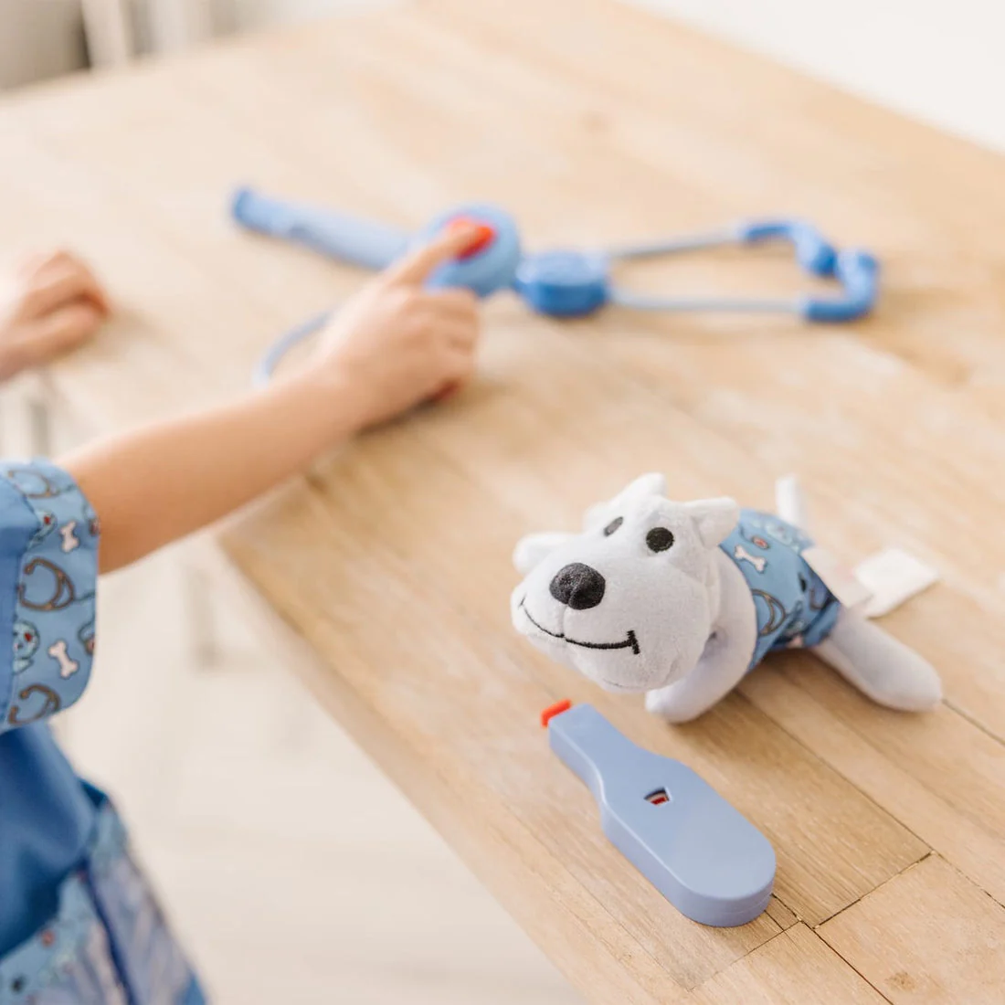 Melissa & Doug Kids Veterinarian Role Play Costume Set - Image 5