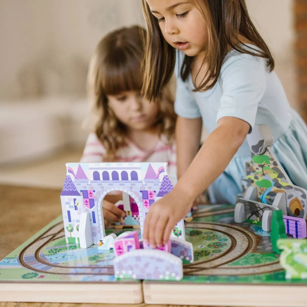 Melissa & Doug Take-Along Kingdom Play Set with Storage Case (19-Pieces) - Image 5