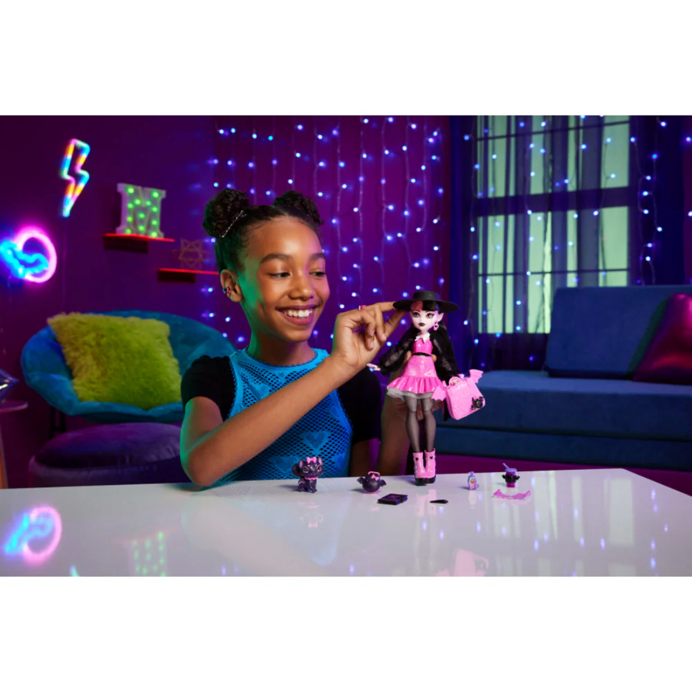 Monster High Draculaura Fashion Doll, Pet & Accessories Set - Image 5