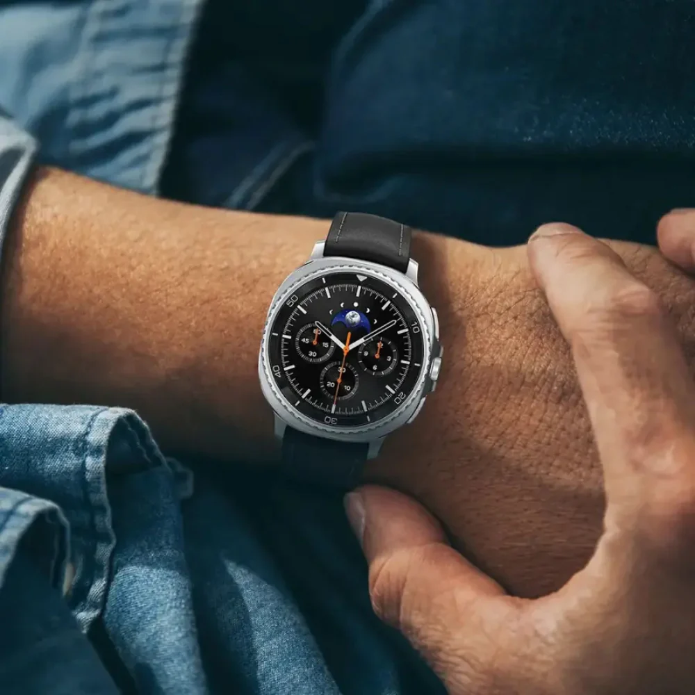 Samsung Galaxy Watch8 Classic 46mm Stainless Steel Case Smartwatch with Hybrid Band - Bluetooth - Image 4