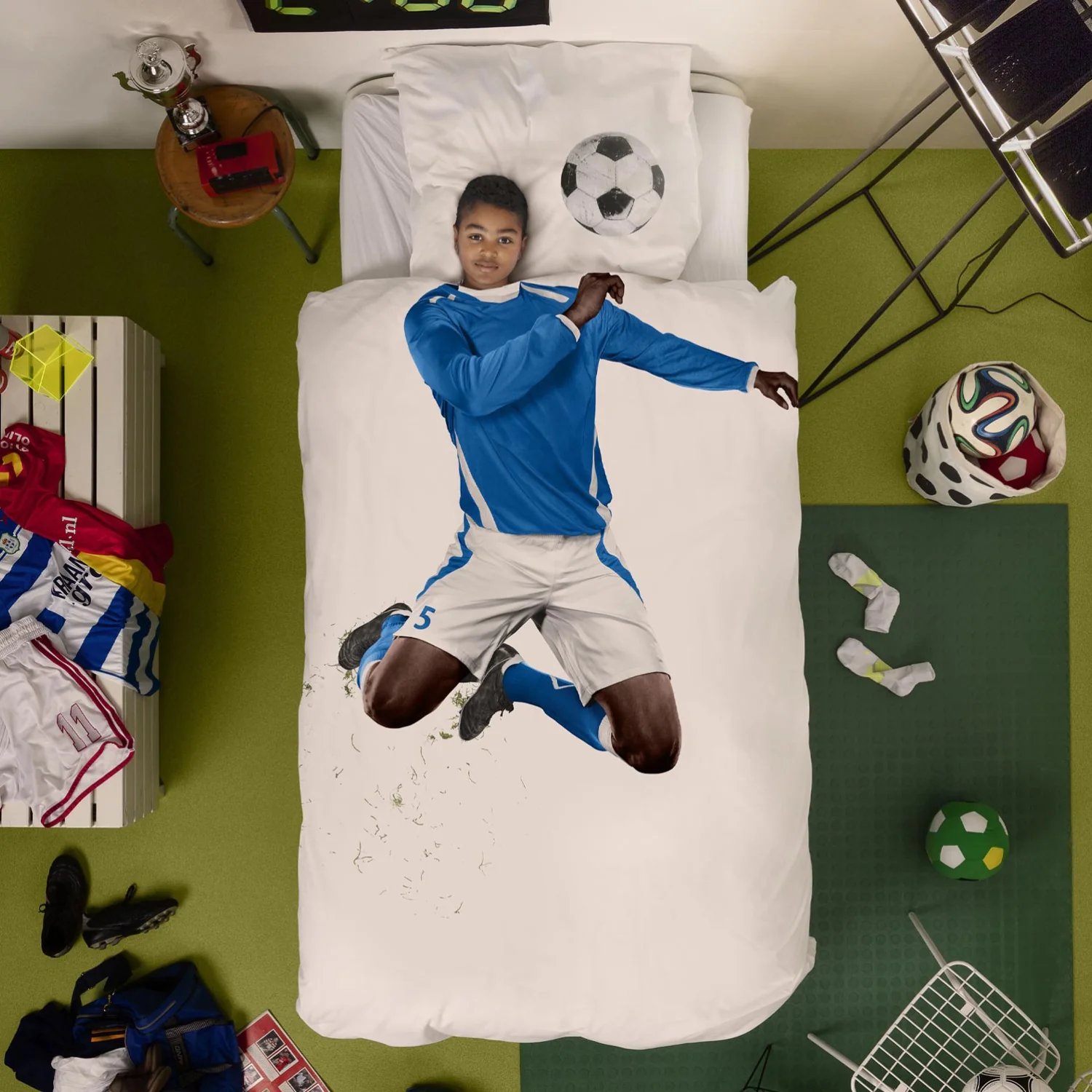 Snurk Twin Size 2-Piece Soccer Champ Duvet Cover Set - Blue/Dark - Image 2