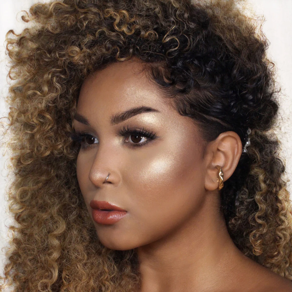 theBalm Let's HiBolt ghlighter - Image 4