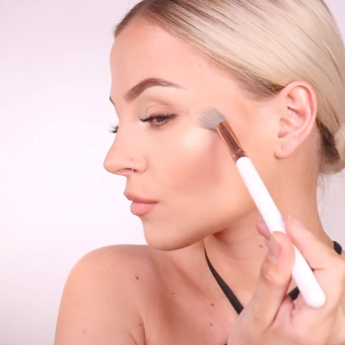 theBalm Let's HiBolt ghlighter - Image 6