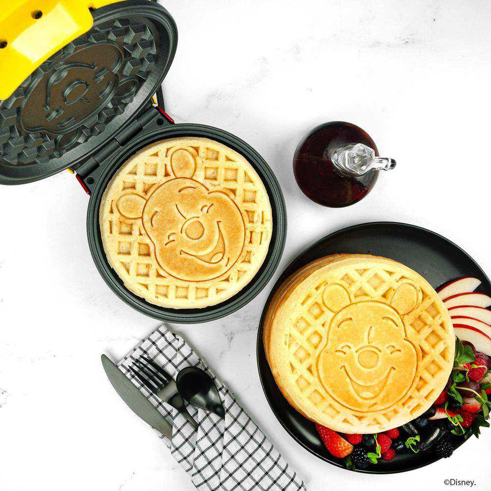 Uncanny Brands WM1/DIW/WP1 Disney Winnie the Pooh Waffle Maker - Yellow/Red - Image 5