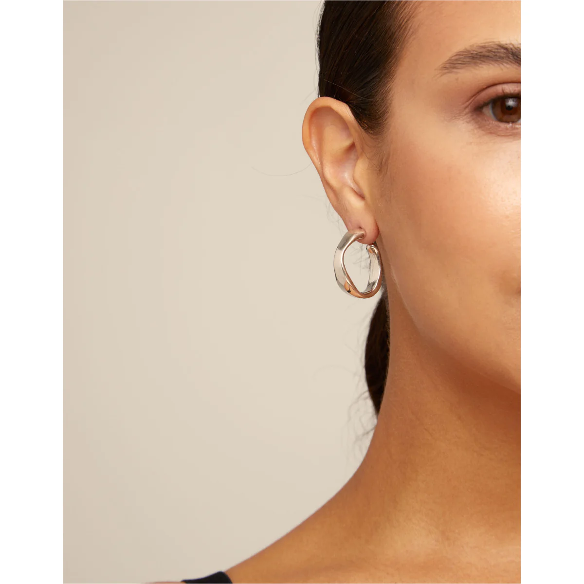 UNOde50 Women's Open Your Mind Hoop Earrings in Sterling Silver-Plating over Metal - Image 2