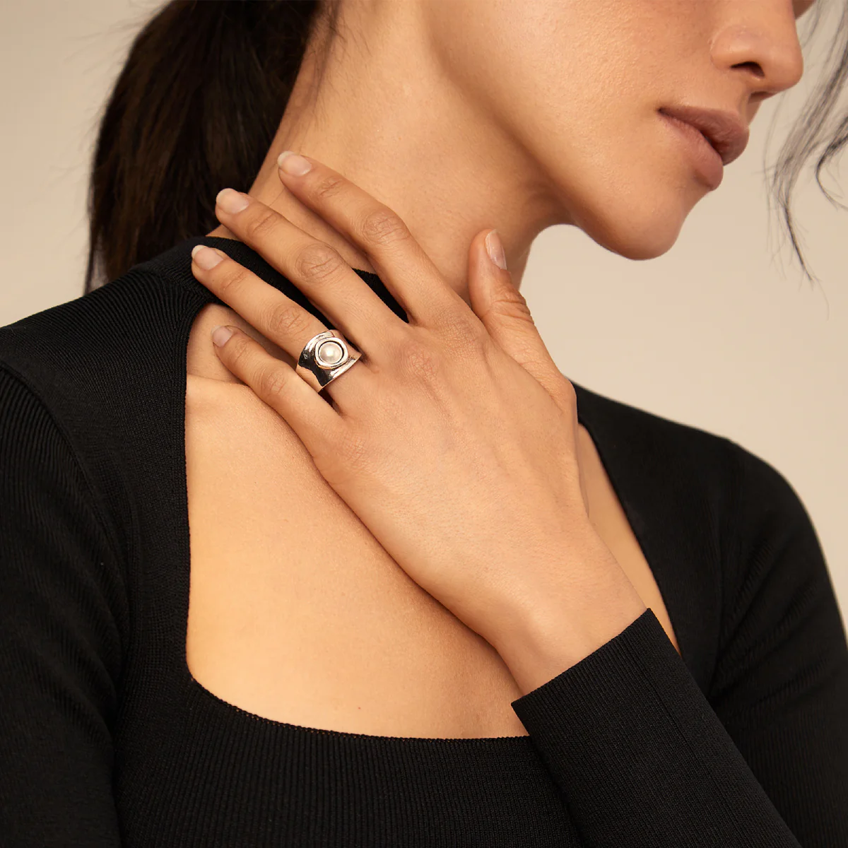 UNOde50 Women's White Crystal Pearl Ring in Sterling Silver-Plating over Metal - Image 3
